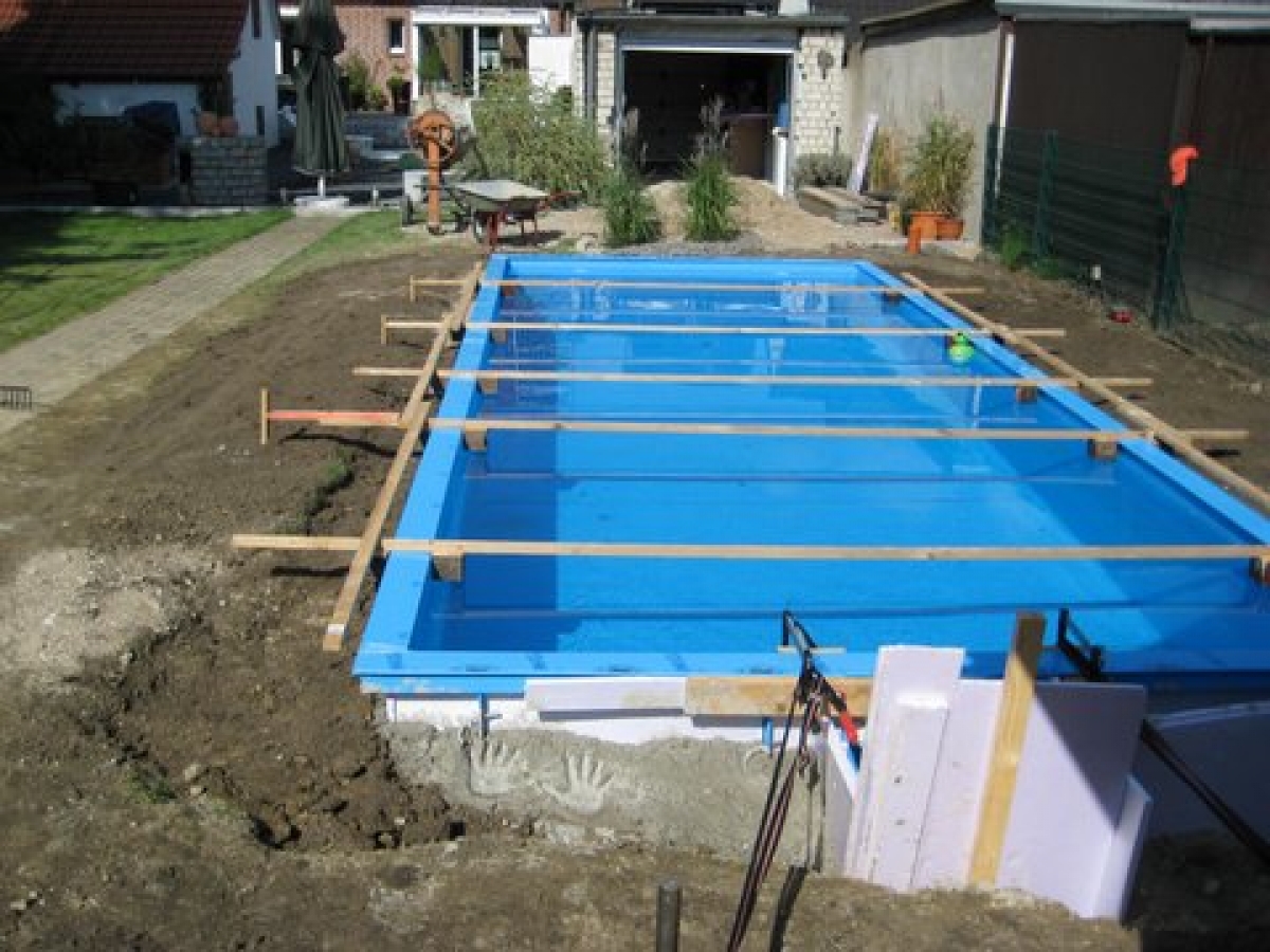 abstandhalter_i.pool_b._d.hinterfullung-1.jpg